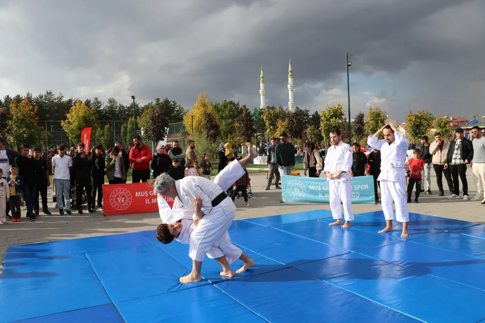 7’DEN 70’E HERKES SPORLA BULUŞTU, GÖLETLİ PARK COŞKUYLA DOLDU