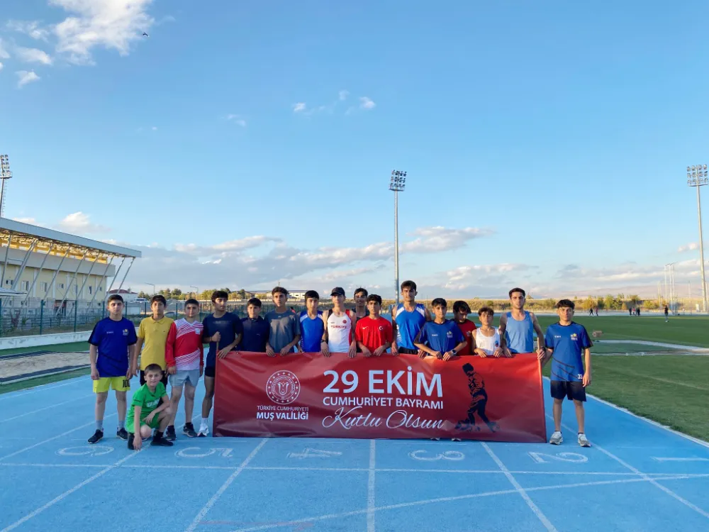 CUMHURİYET COŞKUSU ATLETİZM MÜSABAKALARIYLA TAÇLANDI