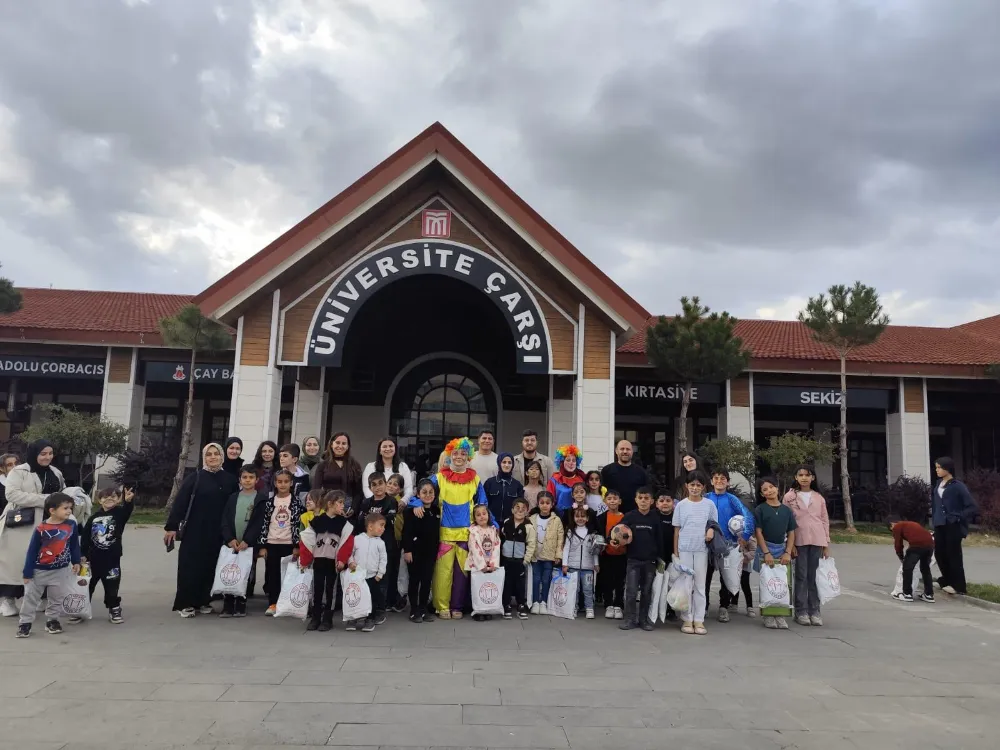 ÜNİVERSİTEDE MİNİK KALPLER BİR ARAYA GELDİ