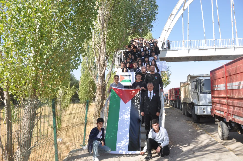 LİSE ÖĞRENCİLERİNDEN “ÖZGÜR FİLİSTİN” ÇAĞRISI