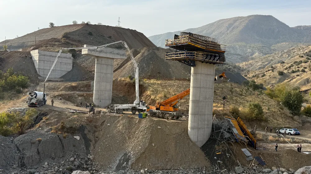 VİYADÜK İNŞAATI İSKELESİNİN ÇÖKMESİYLE İLGİLİ 3 KİŞİ GÖZALTINA ALINDI