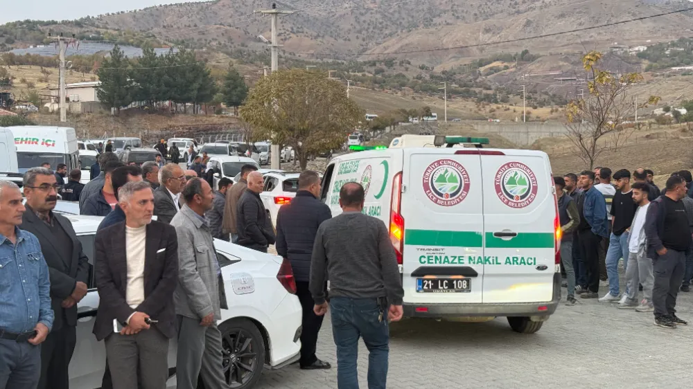 VİYADÜK İNŞAATI KAZASINDA HAYATINI KAYBEDEN 4 KİŞİ DEFNEDİLDİ