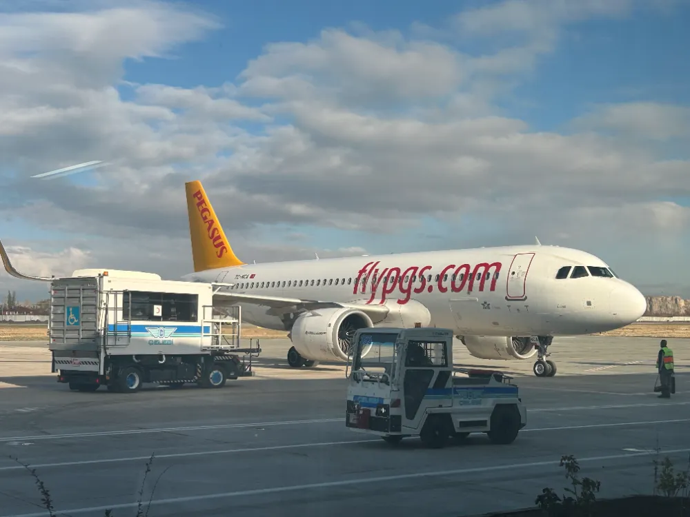 FERİT MELEN HAVALİMANI AÇILDI, VAN UÇUŞLARI ESKİ ROTASINA DÖNDÜ