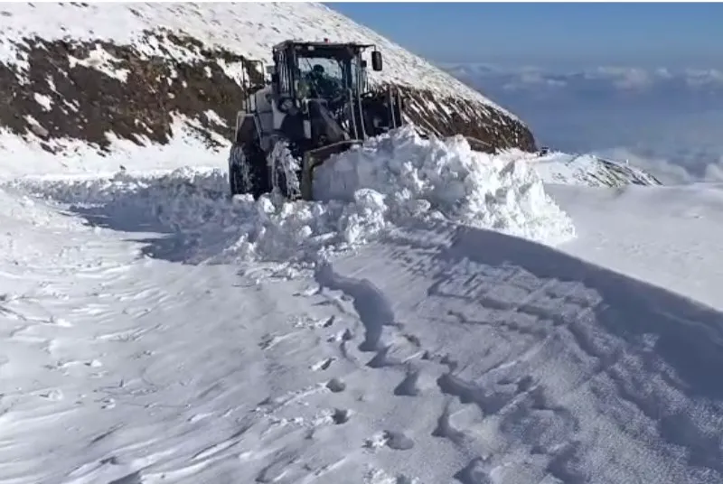 KAPANAN KÖY YOLLARI TEK TEK AÇILDI