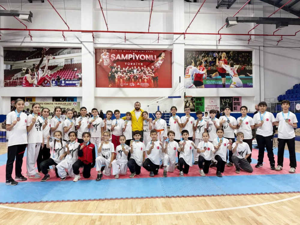 MUŞLU KARATECİLER DİYARBAKIR’DAN 38 MADALYAYLA DÖNDÜ