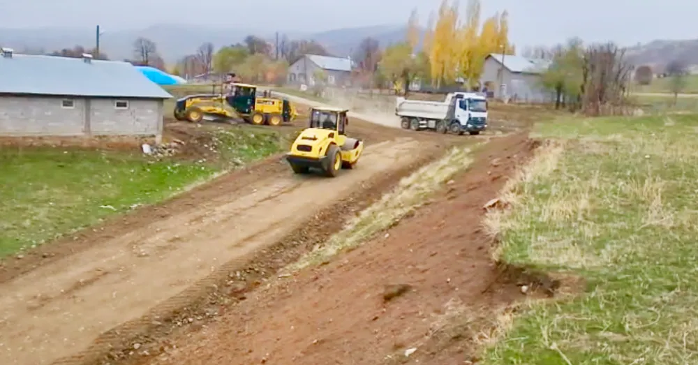 STABİLİZE YOL ÇALIŞMALARI HIZ KESMEDEN DEVAM EDİYOR