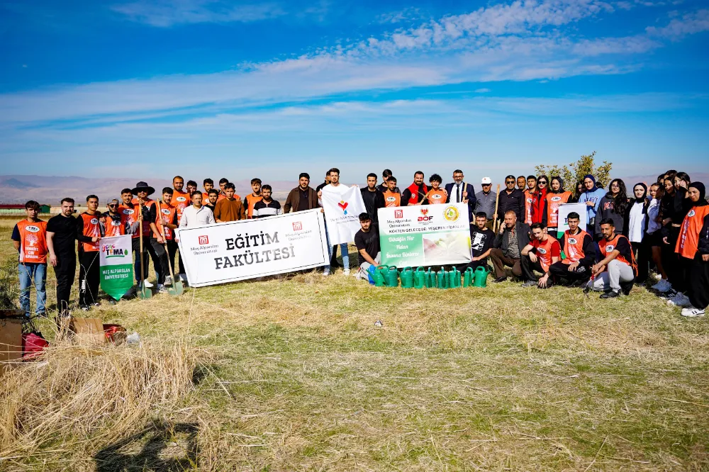 ÜNİVERSİTE YERLEŞKESİNDE 100’ÜN ÜZERİNDE FİDAN TOPRAKLA BULUŞTU