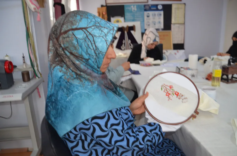 ADEM KURSLARI KADINLARA HEM MESLEK HEM GELİR KAPISI AÇTI