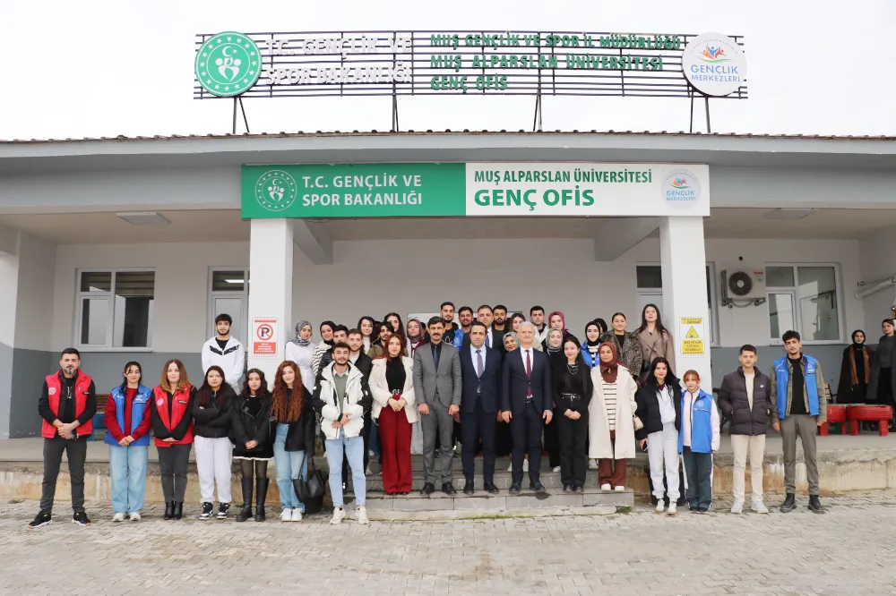 PROJELERLE GELECEĞE YÜRÜYEN GENÇLER İL MÜDÜRÜYLE BULUŞTU