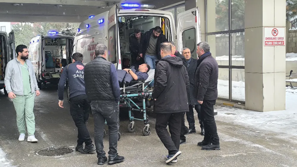 ÖĞRETMEN SERVİSİ YOLDAN ÇIKTI: 8 YARALI