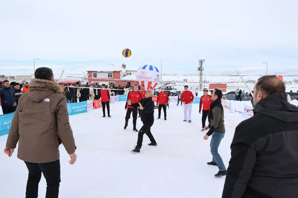 ‘KAR FESTİVALİ’ RENKLİ GÖRÜNTÜLERE SAHNE OLDU