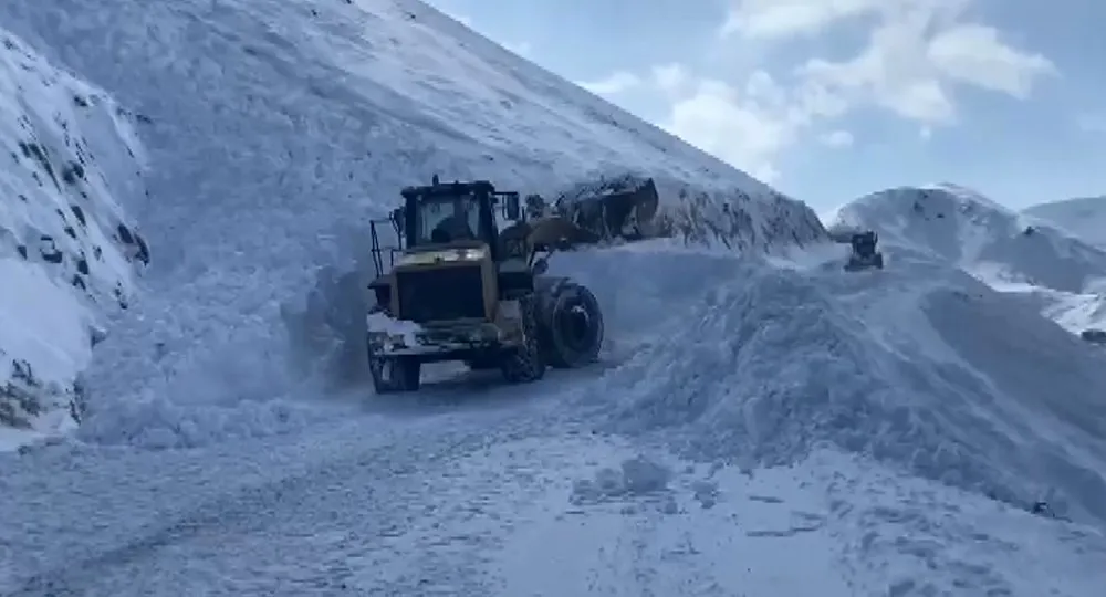 YOL AÇMA ÇALIŞMASI SIRASINDA ÇIĞ DÜŞTÜ