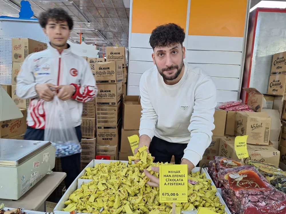 BAYRAM ŞEKERİ TEZGAHLARI SÜSLEDİ