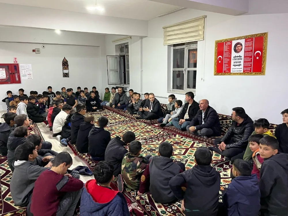 BULANIK KAYMAKAMI KOŞANSU ÖĞRENCİLERLE İFTAR AÇTI
