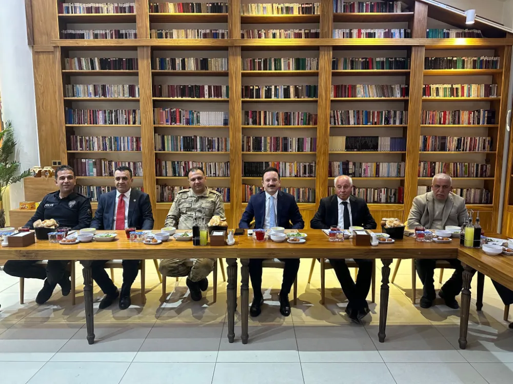 KAYMAKAM BAYRAM, MUHTARLAR VE ÇİFTÇİLERLE İFTAR YAPTI
