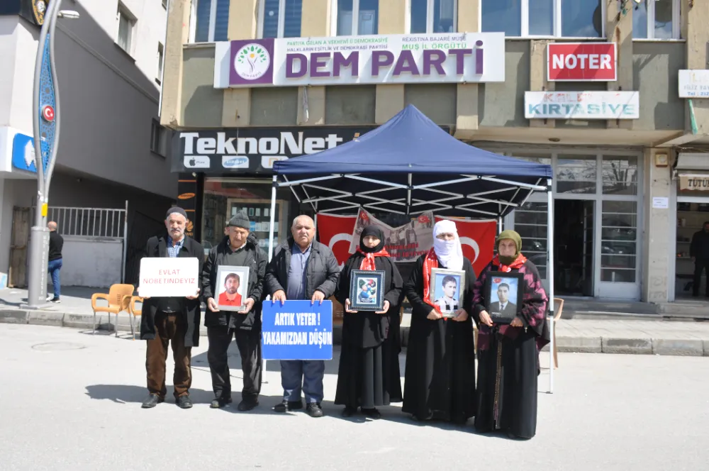 MUŞLU AİLELER EVLAT NÖBETİNE DEVAM EDİYOR