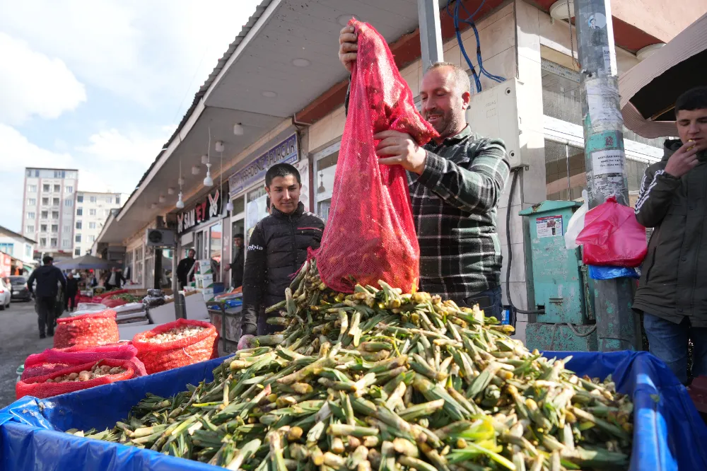 BAHARIN HABERCİSİ GÜLÜK OTU, DOĞADAN TEZGAHLARA İNDİ