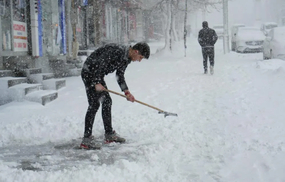 HAVA TERS KÖŞE YAPACAK, KAR GERİ GELİYOR
