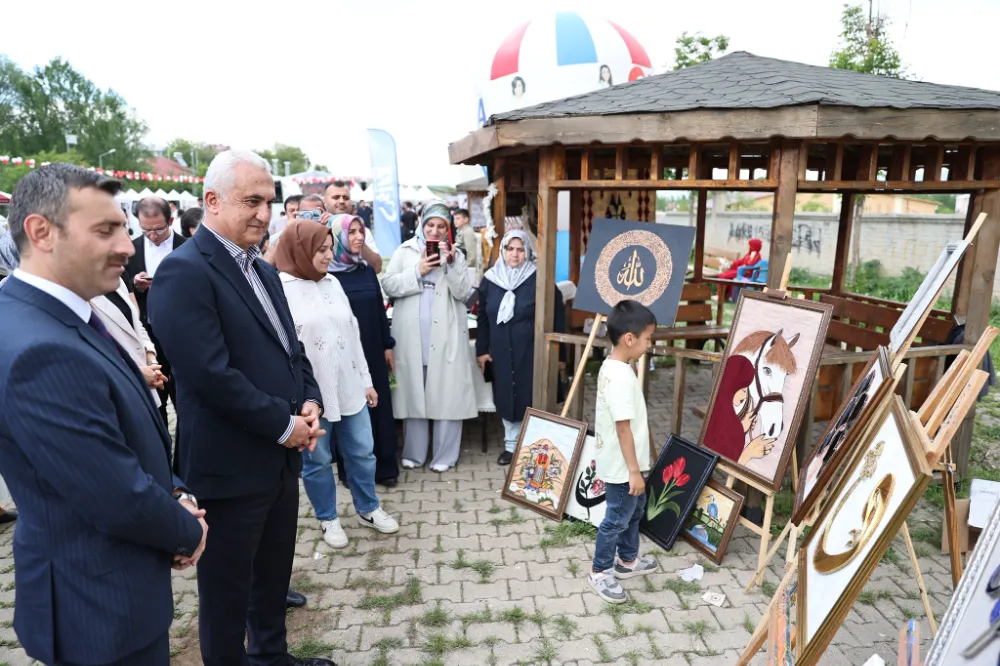 7. LALE FESTİVALİ RENKLİ GÖRÜNTÜLERE SAHNE OLDU