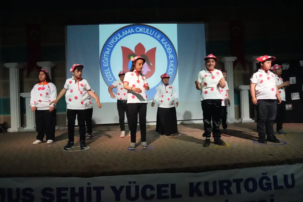 ÖZEL ÖĞRENCİLERİN GÖSTERİSİ BÜYÜK BEĞENİ TOPLADI