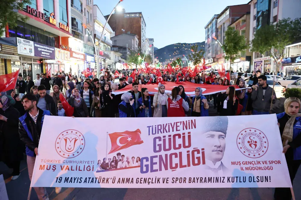 19 MAYIS COŞKUSU MEŞALELERLE TAÇLANDI