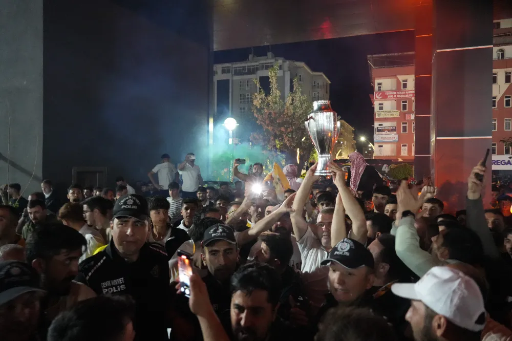 ŞAMPİYONLUK KUPASI COŞKUYLA KARŞILANDI