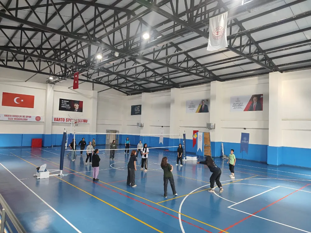 SPOR OKULLARI TÜM HIZIYLA SÜRÜYOR