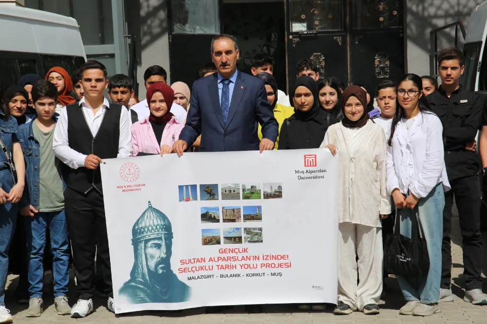 GENÇLER SULTAN ALPARSLAN’IN İZİNDE TARİHE YOLCULUK YAPIYOR