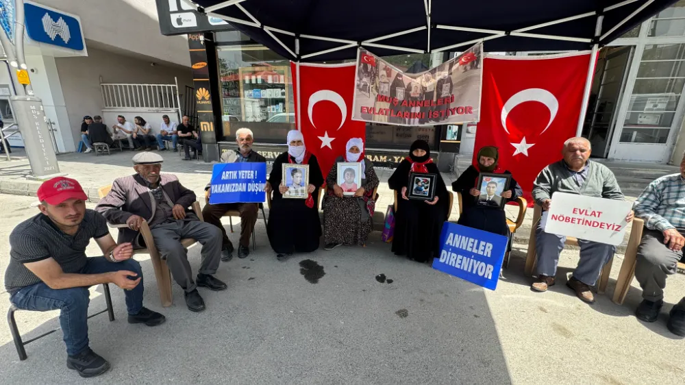 EVLAT NÖBETİNİ SÜRDÜREN AİLELER, TERÖRSÜZ TÜRKİYE SÜRECİNDEN UMUTLU