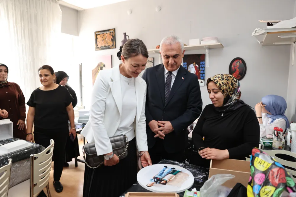 VALİ ÇAKIR, ADEM’DE KURSİYERLERLE BULUŞTU, KADIN ÜRETİCİLERİ KUTLADI