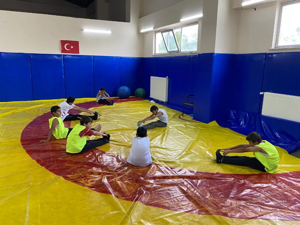 KORKUT’TA GÜREŞ ANTRENMANLARI YOĞUN İLGİ GÖRÜYOR