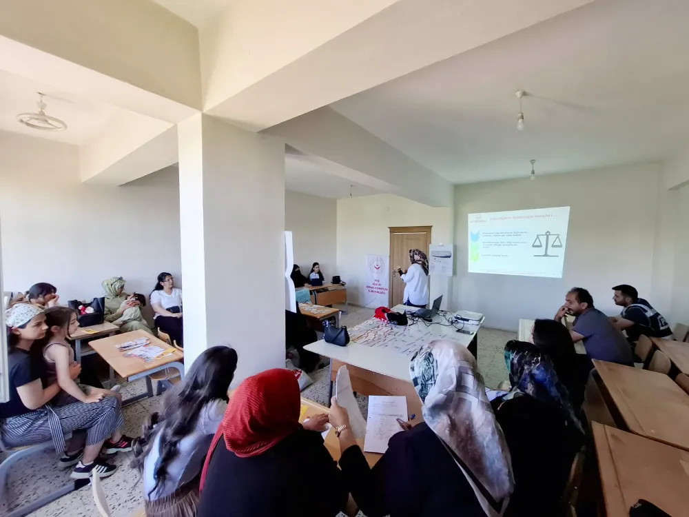 MALAZGİRT’TE AİLE İÇİ ŞİDDET VE İLETİŞİM KONULU EĞİTİM SEMİNERİ DÜZENLENDİ