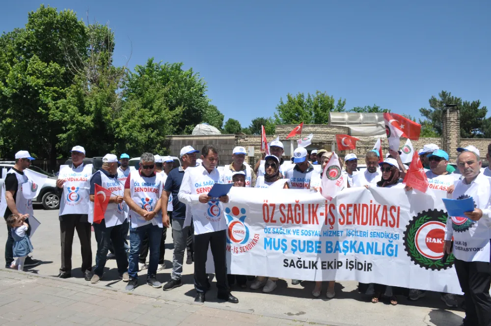 SAĞLIK ÇALIŞANLARI BELEDİYE MEYDANI’NDAN SESLENDİ: 