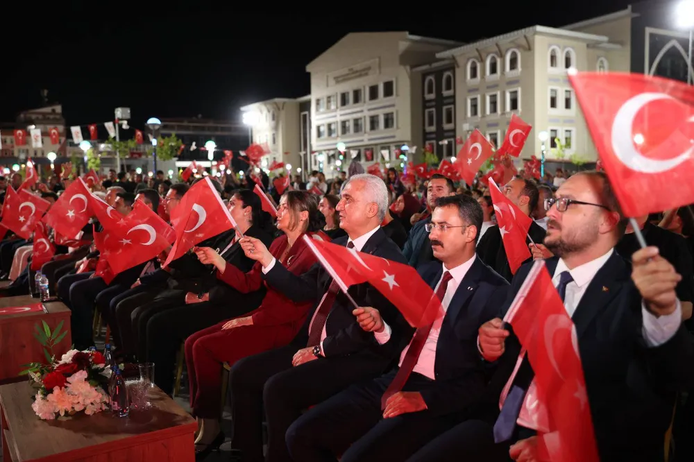 15 TEMMUZ’UN YILDÖNÜMÜNDE DEMOKRASİYE VEFA, ŞEHİTLERE DUA