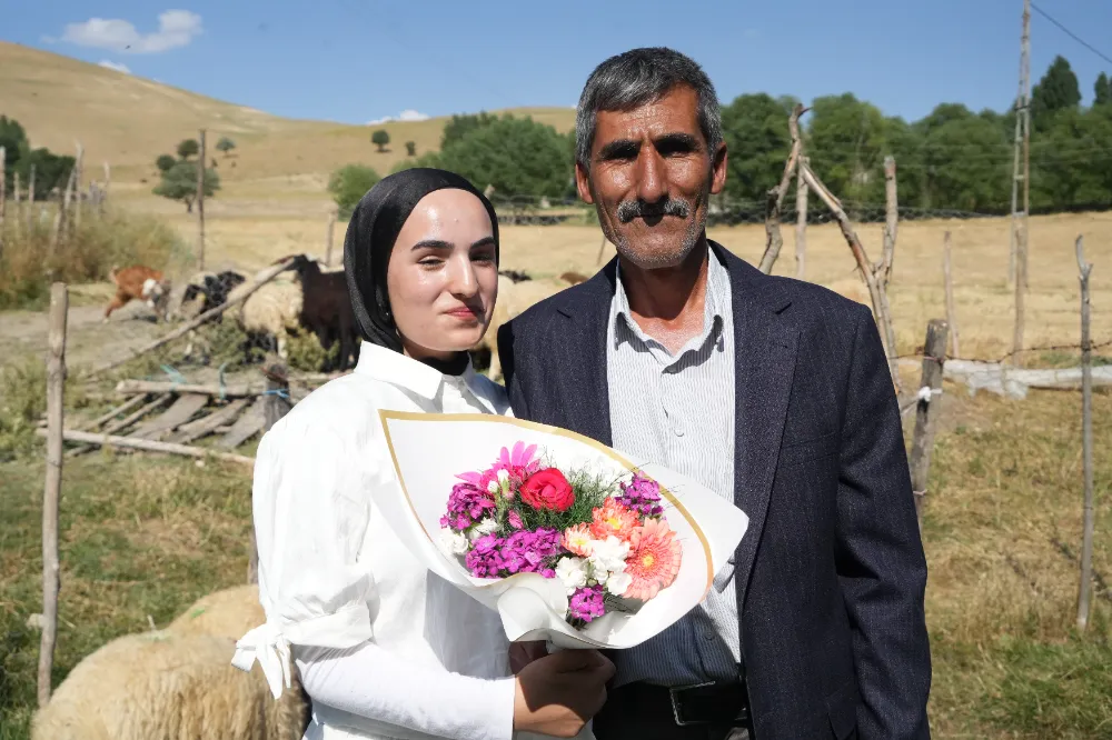 ÇİÇEKLE BAŞLAYAN HİKAYE BAŞARIYLA TAÇLANDI
