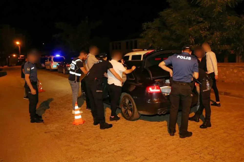 MUŞ’TA HUZUR OPERASYONLARI: KAÇAKÇILIK, ASAYİŞ, TERÖR VE TRAFİK DENETİMLERİ HIZ KESMİYOR