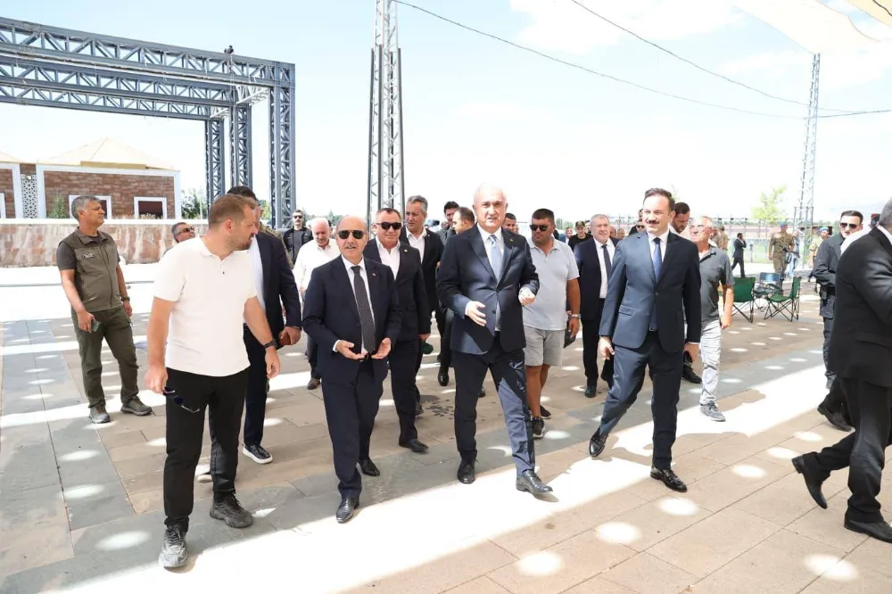 BAKAN YARDIMCISI AKTAŞ’TAN MALAZGİRT ZAFERİ ETKİNLİK ALANINDA İNCELEME