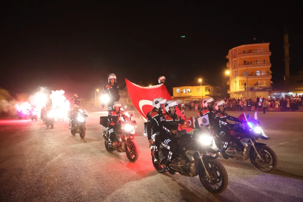 954. YIL DÖNÜMÜNDE MALAZGİRT SOKAKLARI MEŞALELERLE AYDINLANDI