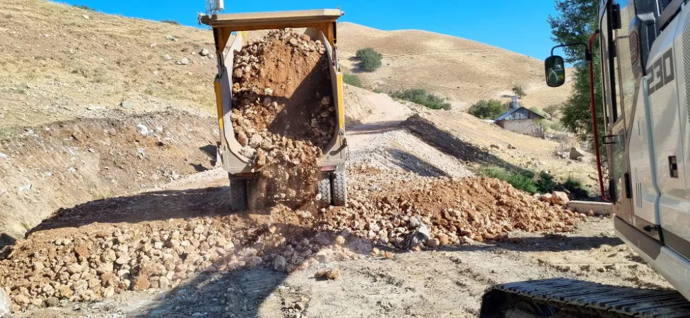 KÖYLERDE, ALTYAPI VE ULAŞIM YATIRIMLARI HIZ KESMEDEN SÜRÜYOR