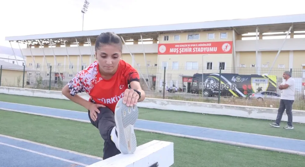17 YAŞINDAKİ ELİF 24 YILLIK REKORU TARİHE GÖMDÜ, GÖZÜ ULUSLARARASI ARENADA
