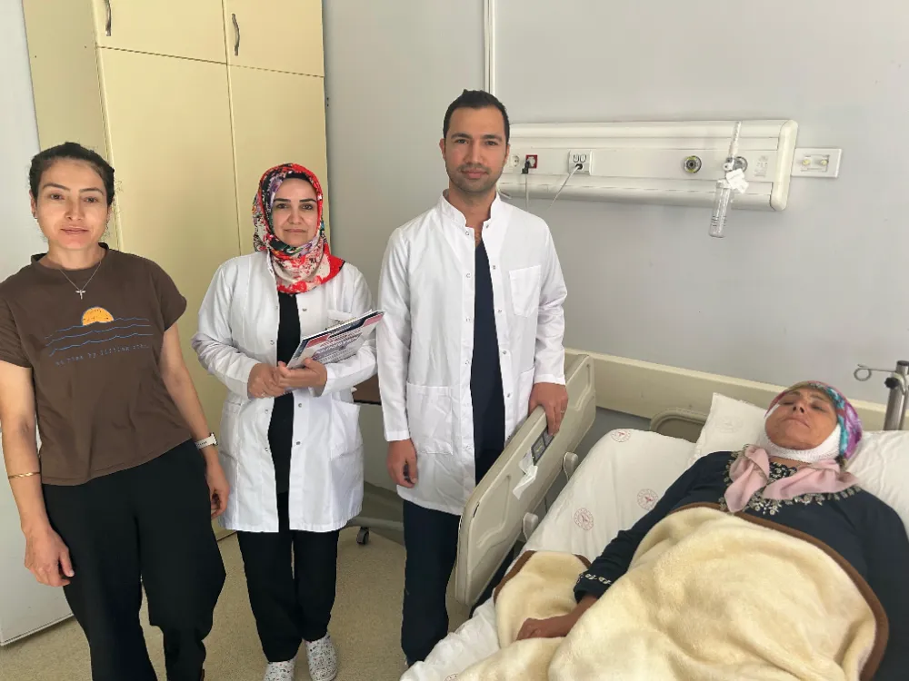 54 YAŞINDAKİ KADIN 15 YIL SONRA YENİDEN GÜLÜMSEYEBİLECEK