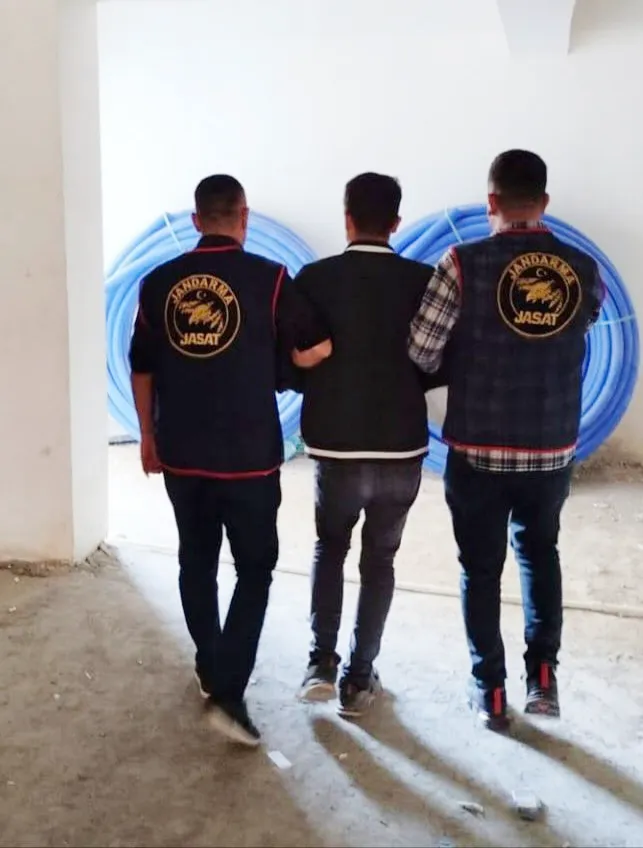 19 YIL VE 5 YIL HAPİS CEZASI BULUNAN 2 HÜKÜMLÜ JASAT EKİPLERİNCE YAKALANDI