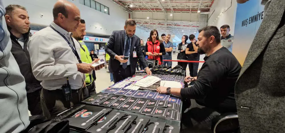 MUŞ EMNİYETİ, YENİ ÖĞRENCİLERLE BULUŞTU: GÜVENLİK İPUÇLARI PAYLAŞILDI