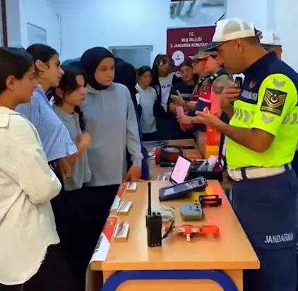 ÖĞRENCİLER JANDARMA TARAFINDAN BİLGİLENDİRİLDİ