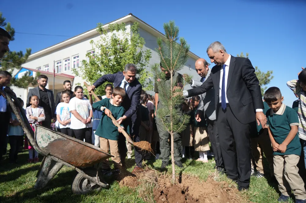 YENİ EĞİTİM YILI DOĞA SEVGİSİYLE BAŞLADI: İLK DERS ‘YEŞİL VATAN’