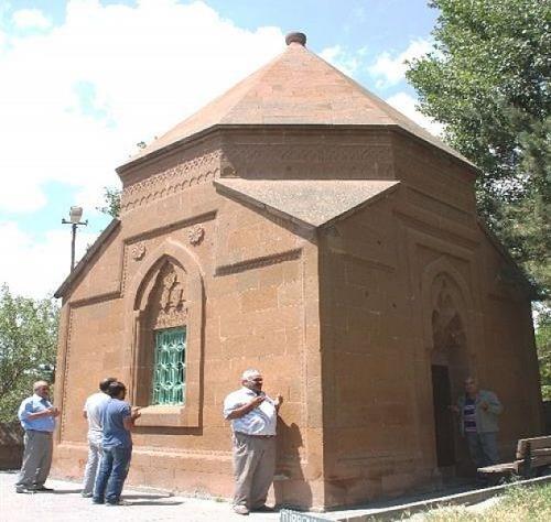 MUŞ´TAN ABDURRAHMAN GAZİ TÜRBESİ´NE ZİYARET