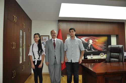 TEOG SINAVINDA TÜRKİYE BİRİNCİSİ OLAN ÖĞRENCİLER TEBRİK EDİLDİ