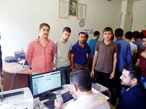 KPSS BAŞVURU MERKEZLERİNDE YOĞUNLUK
