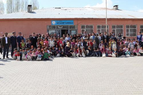 KYK MUŞ MÜDÜRLÜĞÜ´NDEN KÖY OKULLARINA YARDIM