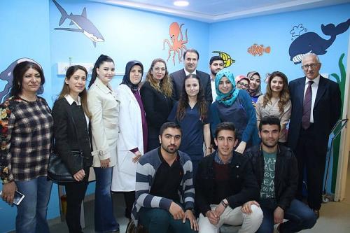 ÇOCUKLAR İÇİN HASTANE DUVARLARI RENKLENDİRİLDİ